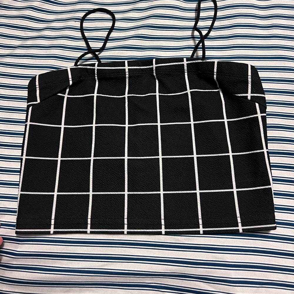 Black white crop top